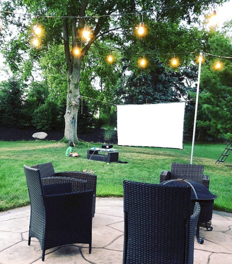 Outdoor screen small gaming room ideas